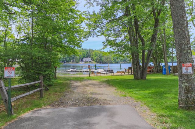 17 Island Pond Road, Hampstead, NH 03841