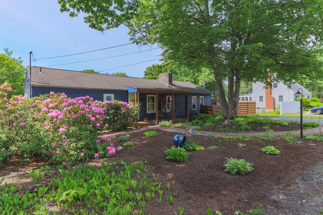 17 Island Pond Road, Hampstead, NH 03841