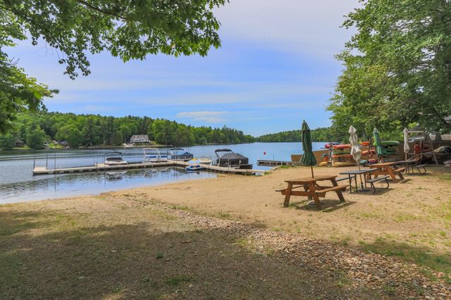 17 Island Pond Road, Hampstead, NH 03841