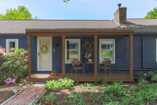 17 Island Pond Road, Hampstead, NH 03841