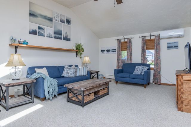 17 Island Pond Road, Hampstead, NH 03841