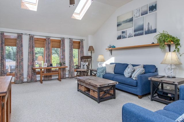 17 Island Pond Road, Hampstead, NH 03841