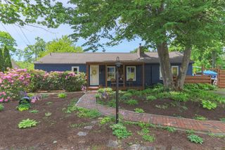 17 Island Pond Road, Hampstead, NH 03841