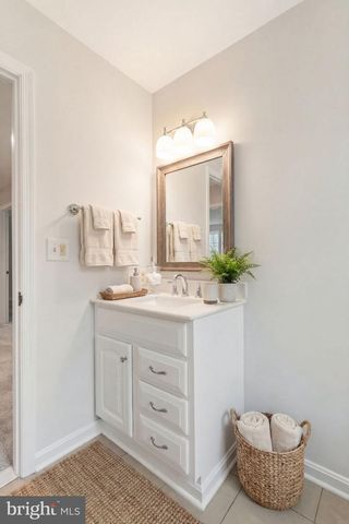 5130 CANNON BLUFF DR, Woodbridge, VA 22192