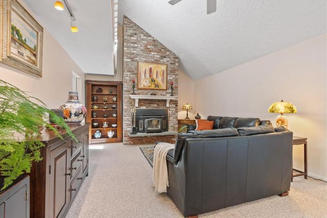 47 Cortland Ln 47, Boxborough, MA 01719