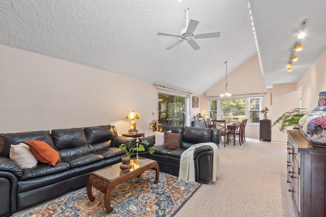 47 Cortland Ln 47, Boxborough, MA 01719