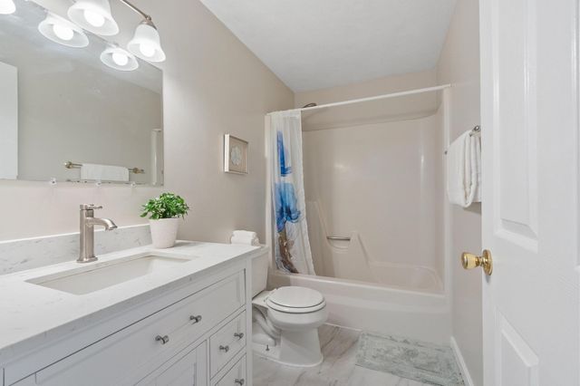 47 Cortland Ln 47, Boxborough, MA 01719