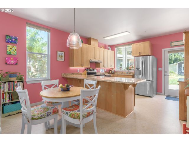 172 OAKLEIGH Ln 513, Eugene, OR 97404