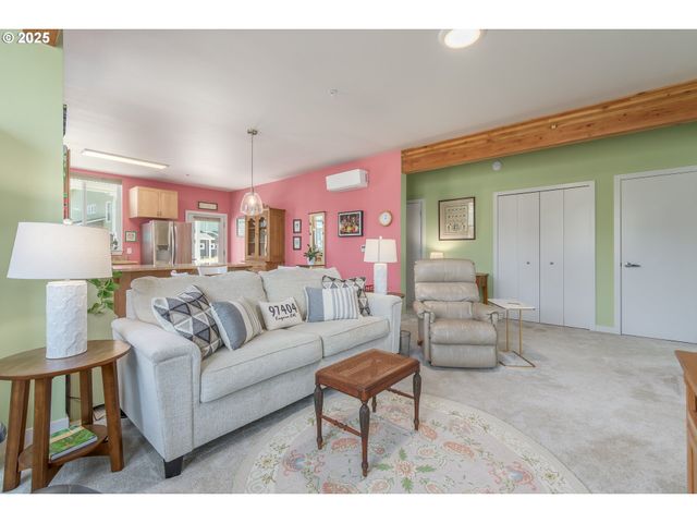 172 OAKLEIGH Ln 513, Eugene, OR 97404