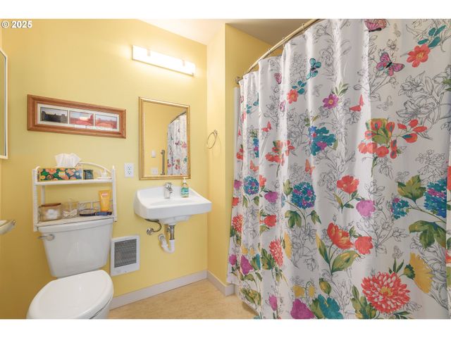 172 OAKLEIGH Ln 513, Eugene, OR 97404