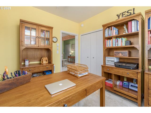 172 OAKLEIGH Ln 513, Eugene, OR 97404