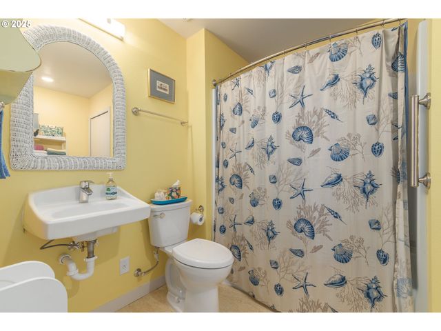 172 OAKLEIGH Ln 513, Eugene, OR 97404