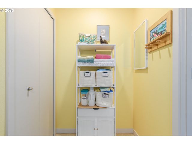 172 OAKLEIGH Ln 513, Eugene, OR 97404