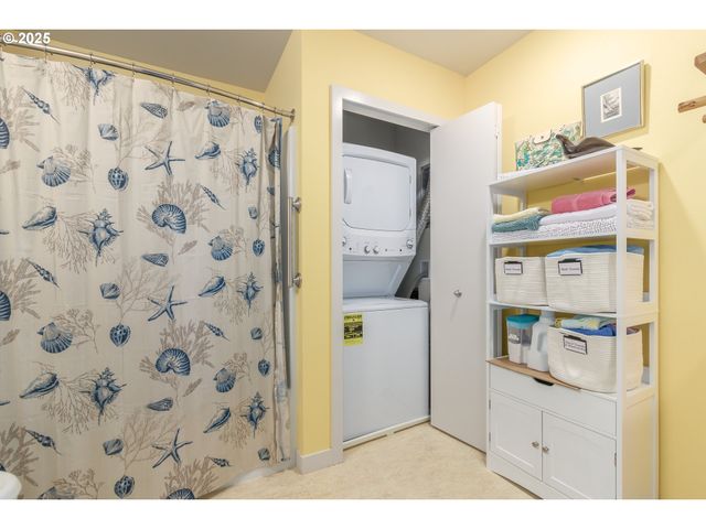 172 OAKLEIGH Ln 513, Eugene, OR 97404