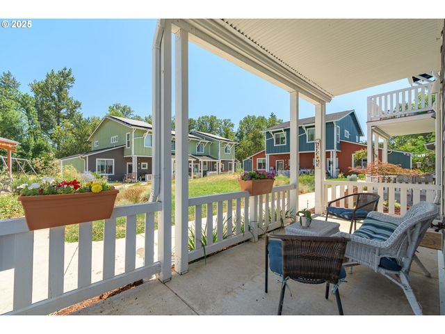 172 OAKLEIGH Ln 513, Eugene, OR 97404