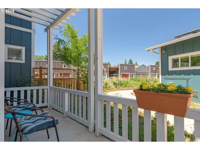 172 OAKLEIGH Ln 513, Eugene, OR 97404