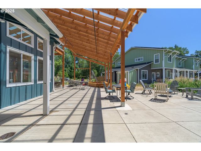 172 OAKLEIGH Ln 513, Eugene, OR 97404