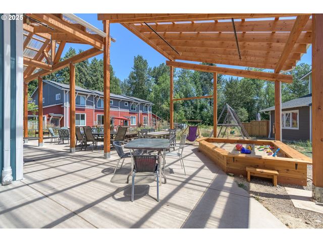 172 OAKLEIGH Ln 513, Eugene, OR 97404