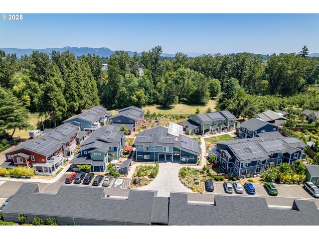 172 OAKLEIGH Ln 513, Eugene, OR 97404