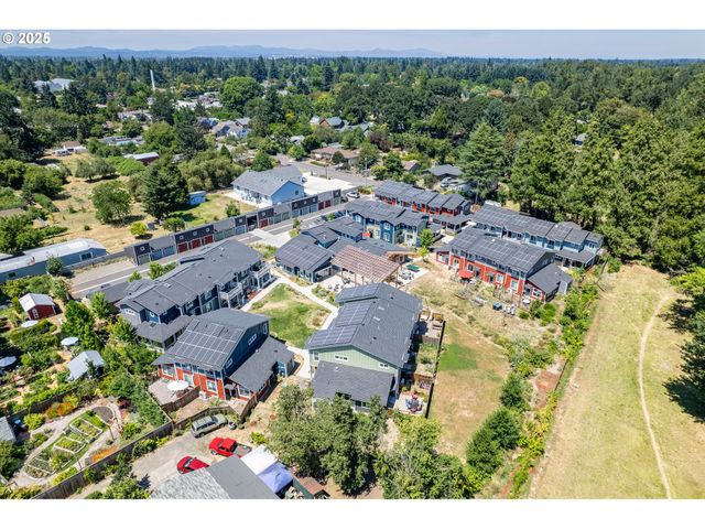 172 OAKLEIGH Ln 513, Eugene, OR 97404