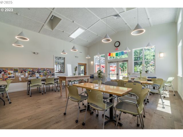 172 OAKLEIGH Ln 513, Eugene, OR 97404