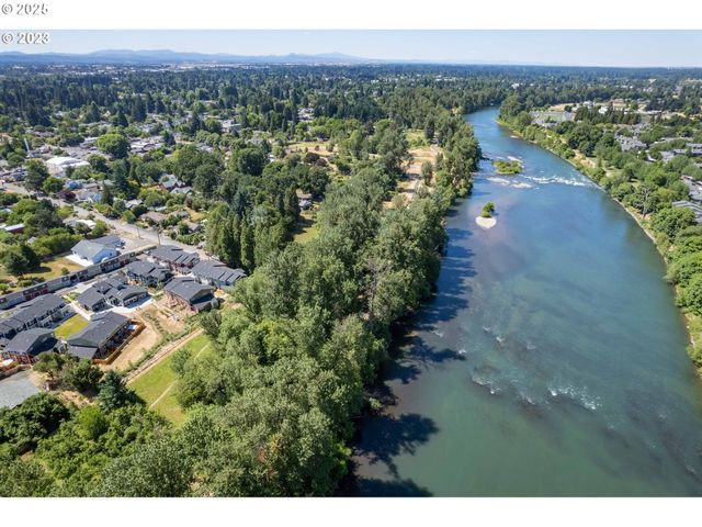 172 OAKLEIGH Ln 513, Eugene, OR 97404