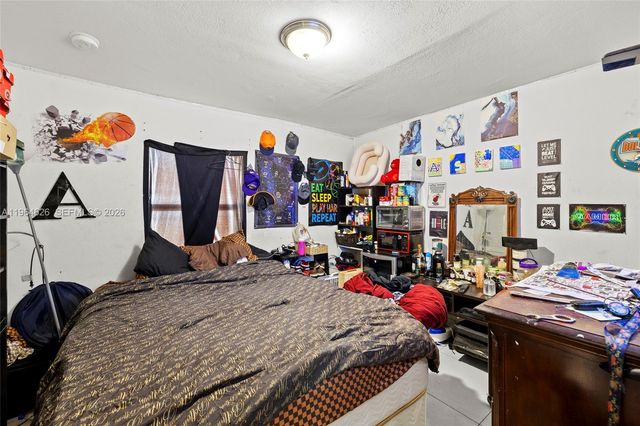 2071 NW 86th St, Miami, FL 33147