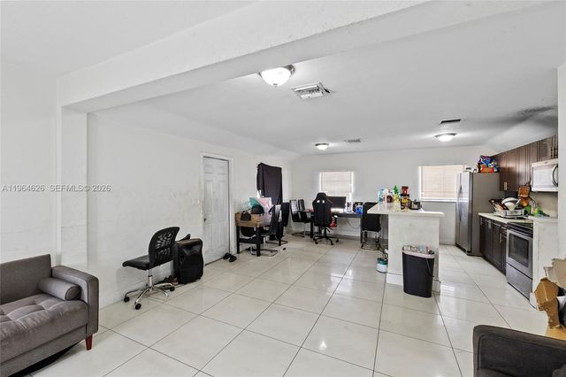 2071 NW 86th St, Miami, FL 33147