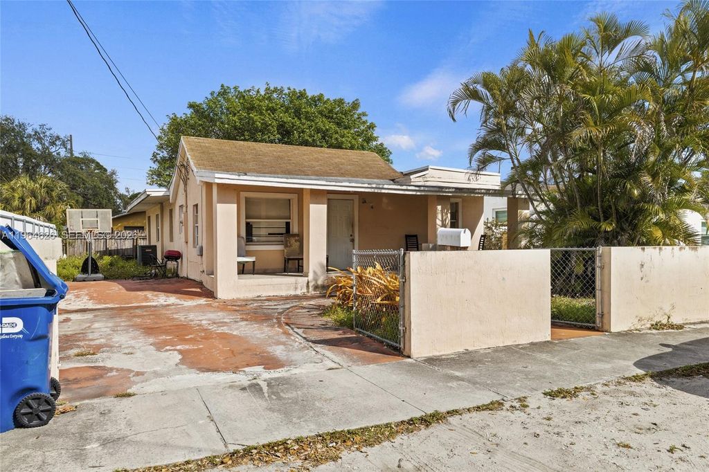 2071 NW 86th St, Miami, FL 33147