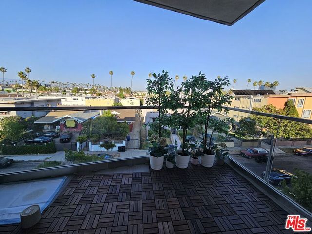 105 S Mariposa Avenue 403, Los Angeles, CA 90004
