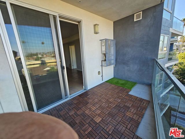 105 S Mariposa Avenue 403, Los Angeles, CA 90004
