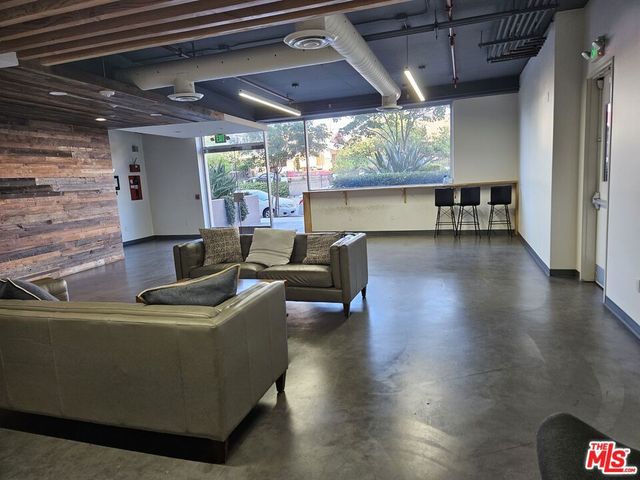 105 S Mariposa Avenue 403, Los Angeles, CA 90004