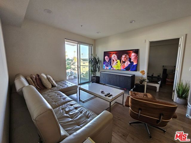 105 S Mariposa Avenue 403, Los Angeles, CA 90004