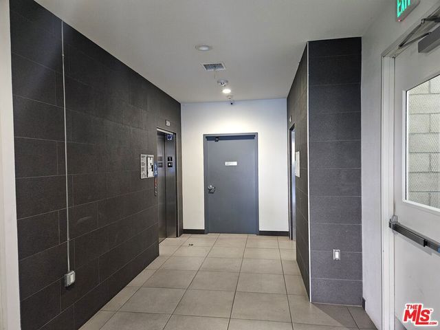 105 S Mariposa Avenue 403, Los Angeles, CA 90004