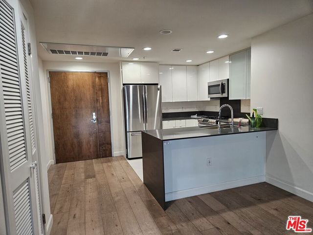 105 S Mariposa Avenue 403, Los Angeles, CA 90004