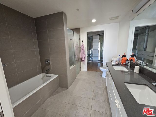 105 S Mariposa Avenue 403, Los Angeles, CA 90004