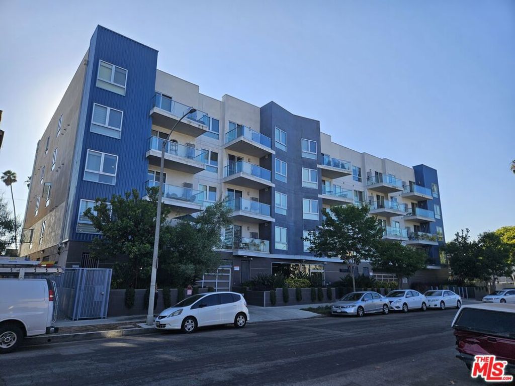 105 S Mariposa Avenue 403, Los Angeles, CA 90004