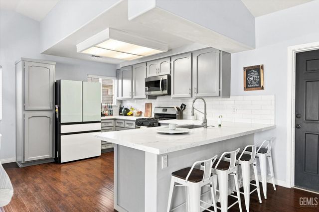 2705 Macau Street, Bakersfield, CA 93313