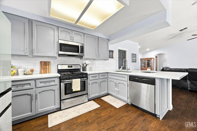 2705 Macau Street, Bakersfield, CA 93313