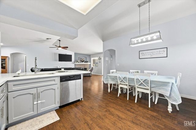 2705 Macau Street, Bakersfield, CA 93313