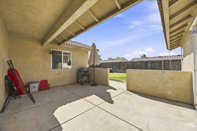2705 Macau Street, Bakersfield, CA 93313