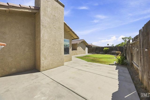 2705 Macau Street, Bakersfield, CA 93313