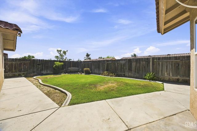 2705 Macau Street, Bakersfield, CA 93313