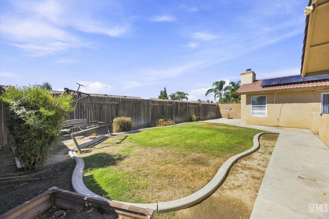 2705 Macau Street, Bakersfield, CA 93313