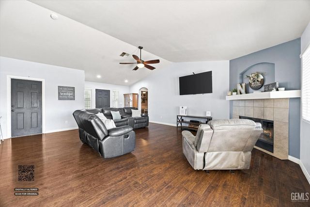 2705 Macau Street, Bakersfield, CA 93313