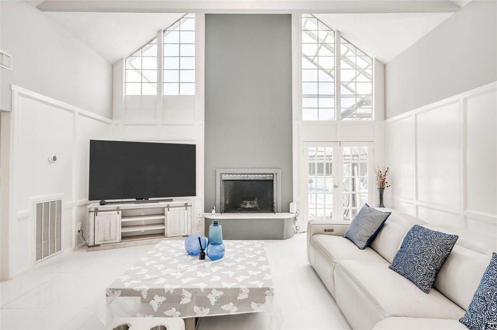 611 Montclair Boulevard, Sugar Land, TX 77478