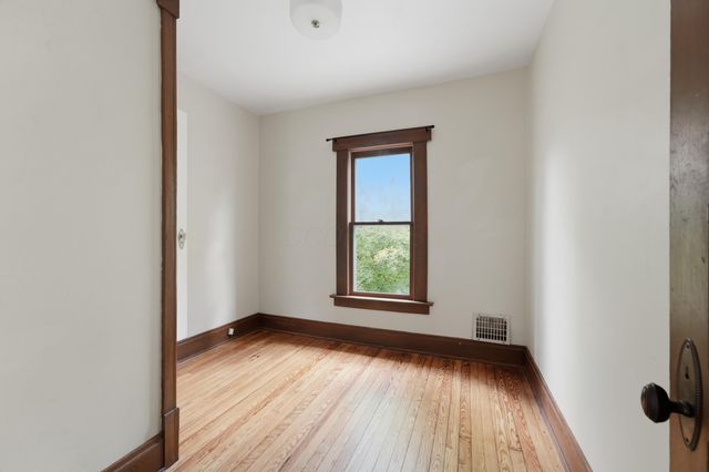 111 Crestview Road, Columbus, OH 43202