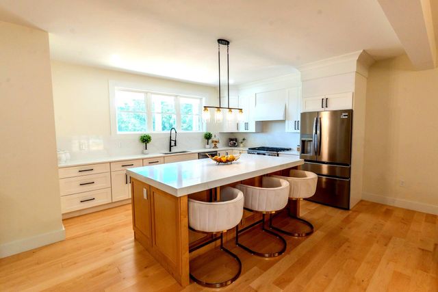 55 Indian Rock Road, Bedford, NH 03110