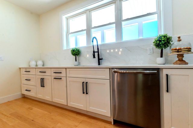 55 Indian Rock Road, Bedford, NH 03110