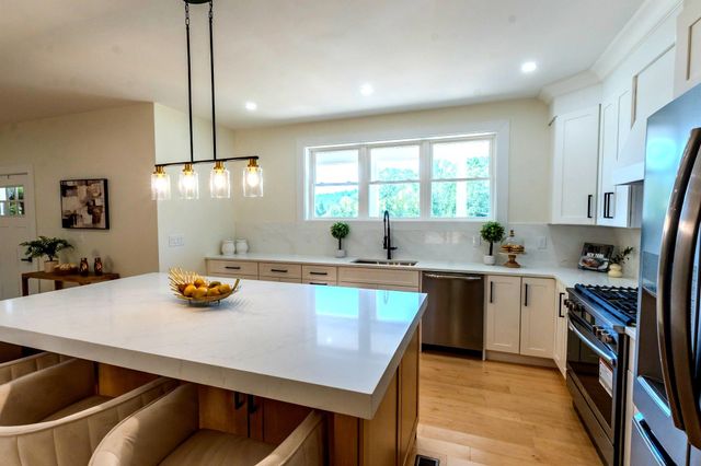 55 Indian Rock Road, Bedford, NH 03110